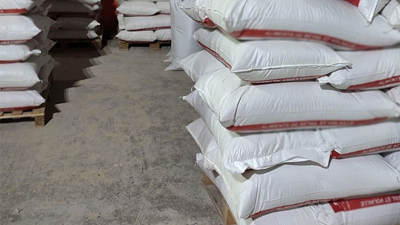 تفكيك ورشة سرية لإنتاج مواد لتغذية الدواجن والأبقار بسطيف