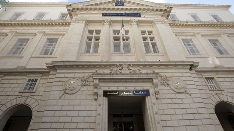 قروض بـ2000 مليار وعقارات صناعية تحت غطاء الاستثمار