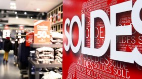 تخفيضات نهاية السنة تبدأ قبل موعدها بالمحلات الكبرى