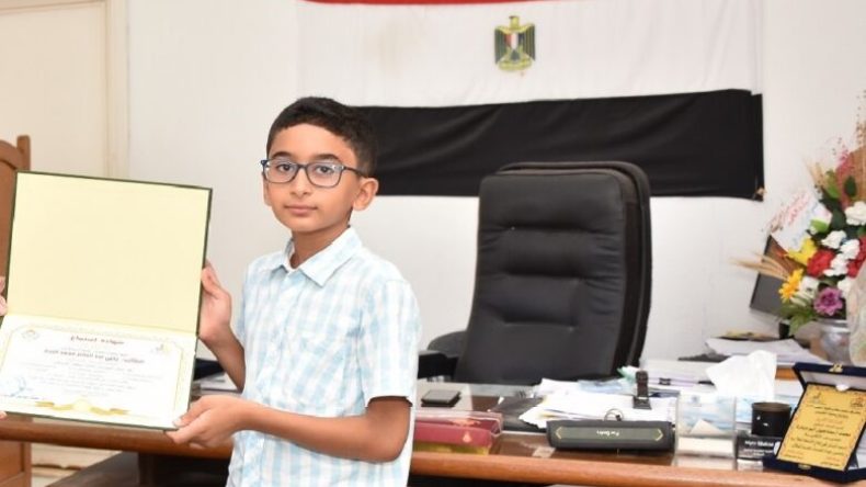 يلتحق مباشرة بالجامعة بقرار حكومي.. نابغة مصري في الابتدائية يصنع الحدث