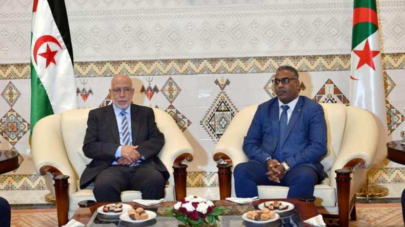 رئيس المجلس الوطني الصحراوي يحل بالجزائر
