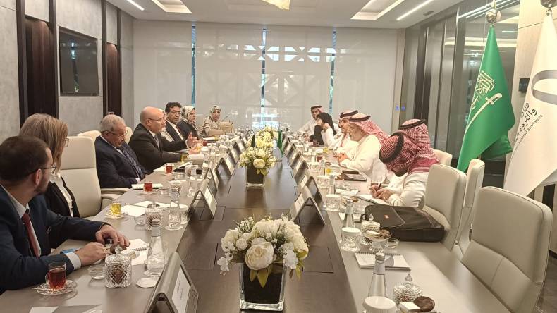 التوقيع على 8 اتفاقيات تعاون اقتصادي بين الجزائر والسعودية