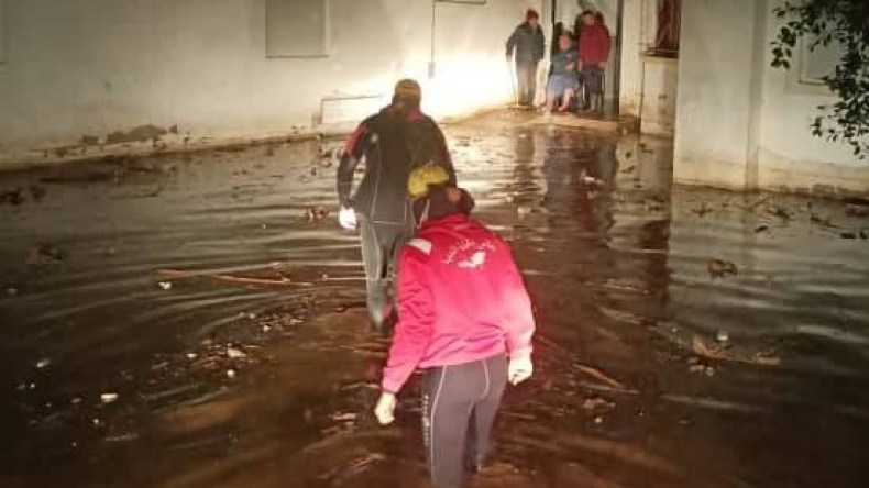 سكيكدة: إنقاذ 12 شخصا عالقا وإجلاء 20 عائلة بسبب الأمطار