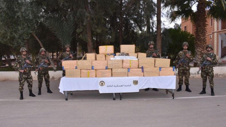 إحباط محاولات إدخال 14 قنطار من الكيف عبر الحدود مع المغرب