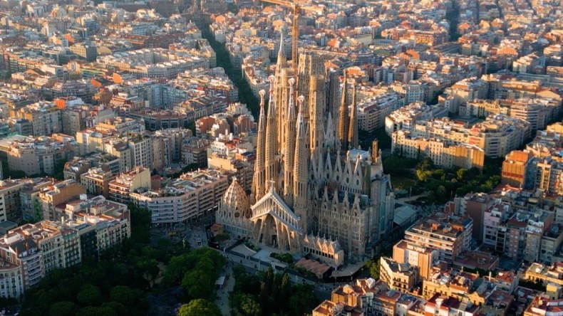 برشلونة تقطع علاقاتها مع الكيان الصهيوني