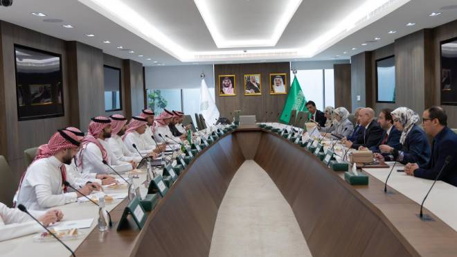 زيتوني ونظيره السعودي يبحثان تطوير المبادلات التجارية والاستثمار