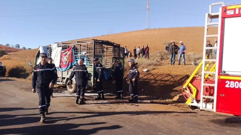 وهران: تفحم 5 أشخاص في حادث انقلاب شاحنة متبوع بحريق