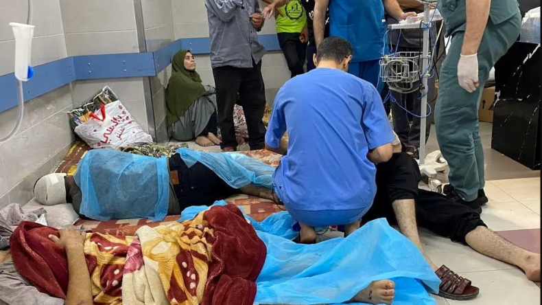 الاحتلال يطرد الجرحى من مجمع الشفاء وسط مشاهد مأساوية