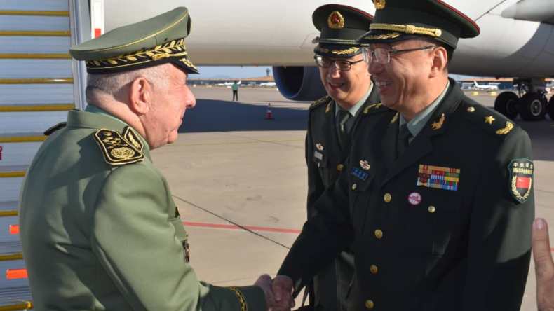 لتعزيز التعاون العسكري بين البلدين.. الفريق أول شنقريحة يصل إلى الصين