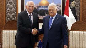 عباس يطلب من الإتحاد الأوروبي الضغط على سلطات الإحتلال لوقف العدوان