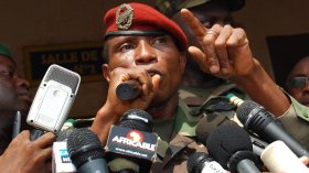 مسلحون يهرّبون الرئيس الغيني السابق داديس كامارا من السجن