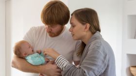 هل تقبلين تقديم ولدك حديث الولادة كهدية لعائلة لا تنجب؟