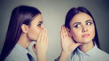 متى يتحول حديث النفس إلى صراع غريب للمشاعر؟