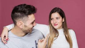 دعم المرأة لزوجها، قوة شخصية أم طمع في التغيير