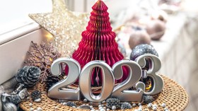 شعب يباد وعالم في غمرة الأعياد