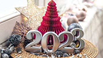 شعب يباد وعالم في غمرة الأعياد