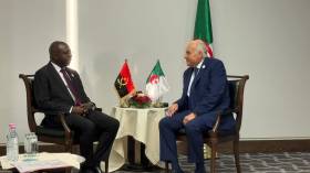 محادثات ثنائية بين عطاف ونظيره الأنغولي