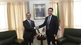 الاتفاق على تعزيز التعاون الإعلامي بين الجزائر والكويت