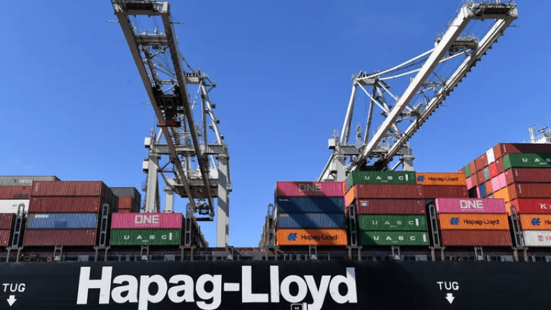 أسعار النفط تتراجع بعد عودة حركة الشحن إلى البحر الأحمر