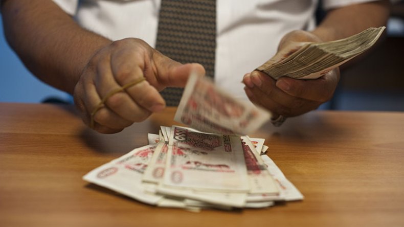 الترخيص استثنائيا بدفع الرواتب على المكشوف وفق الزيادات الجديدة