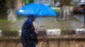 تحذير من أمطار رعدية شرق ووسط البلاد