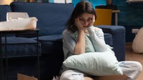 مرضى وأصحاء يعانون من تدهور سلوكهم وصحتهم النفسية والبدنية