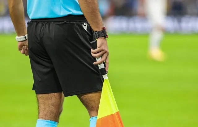 “Retourne-toi, sale arabe”, un juge de touche victime d’insultes racistes