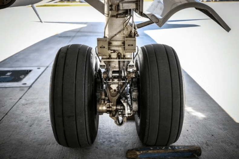 Paris: Un clandestin algérien gelé dans le train d’atterrissage d’un avion