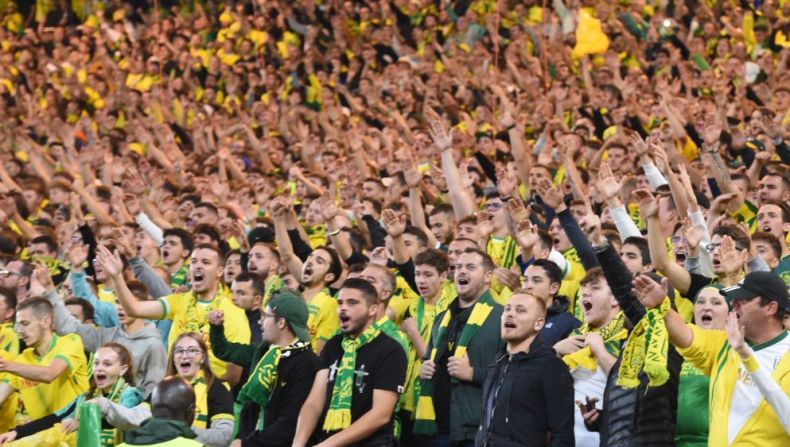 Un supporter des Canaris poignardé à mort