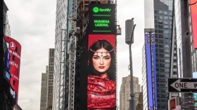 صور نوميديا لزول بخيط الروح الجزائري على شاشات نيويورك العملاقة