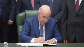 Le président de la République signe la LF 2024 (VIDEO)