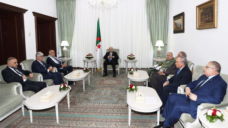 الرئيس تبون يستقبل أمين سر اللجنة المركزية لحركة فتح الفلسطينية