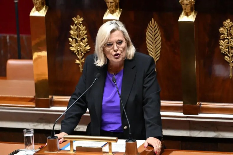 Une députée LR se dit fière de son père, un des fondateurs de l’organisation criminelle “OAS”!