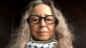 تعرف على قصة ملحدة أمريكية أرادت إغراق إدارة بايدن بالمصاحف لكن المسلمين اعترضوا!