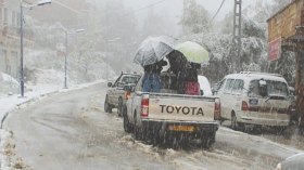 “الشروق” تنقل ابتهاج أهل الهضاب العليا بتساقط الثلوج