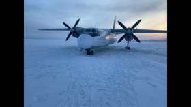 Un avion russe atterrit sur un fleuve gelé  