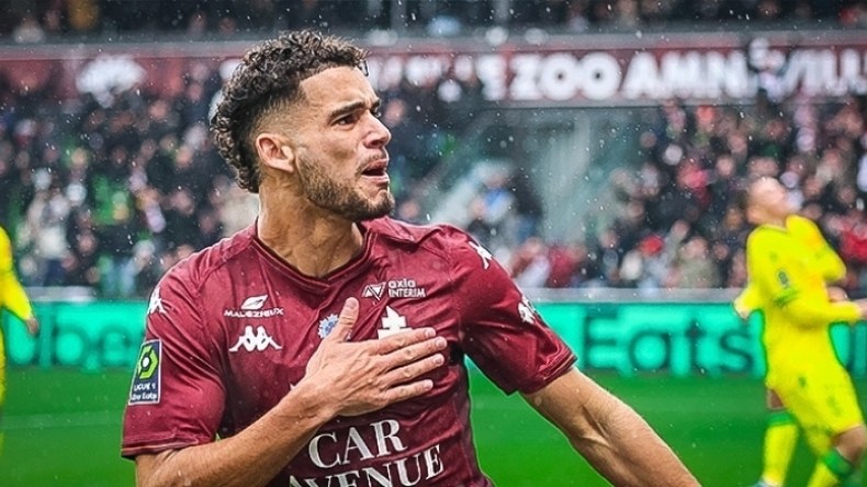 جائزة لِمُدافع “الخضر”