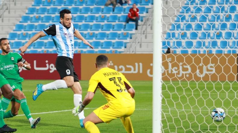 بن يطو يتألق بثنائية أمام الأهلي القطري