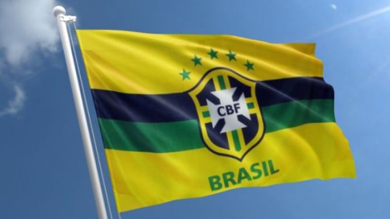 بِالفيديو: وفاة لاعب برازيلي بِضربة صاعقة