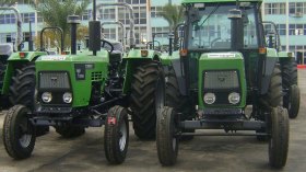 جرارات “دي زاد” وحصادات الجيل الثالث.. فلاحون يختارون “صُنِع في الجزائر”