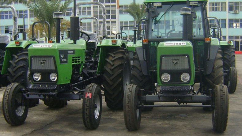 جرارات “دي زاد” وحصادات الجيل الثالث.. فلاحون يختارون “صُنِع في الجزائر”