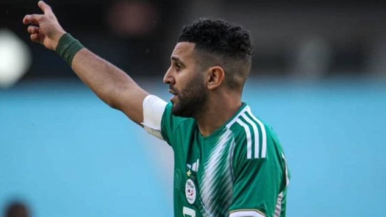 محرز يُنبّه المُهرولين إلى احتفالات أعياد الميلاد