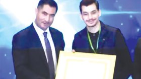 تكريم الراحل علي فضيل ومجمّع “الشروق” عن الريادة لـ30 سنة