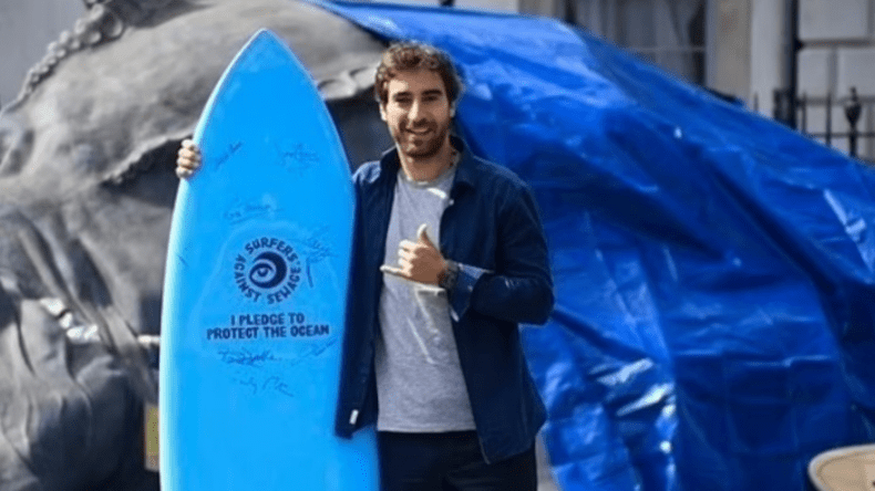 لاعب معتزل يجمع ثروة هائلة ويتجاوز رونالدو بـ40 مرة!