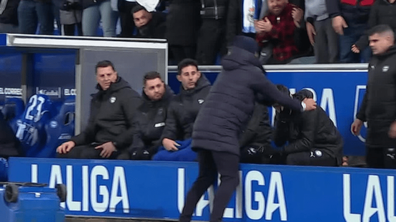 بالفيديو.. مدرب ينفجر غضبا بعد هدف قاتل في الدوري الإسباني