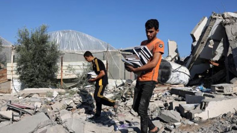 الكتب من مصدر للثقافة إلى وقود للطهي نتيجة العدوان على غزة