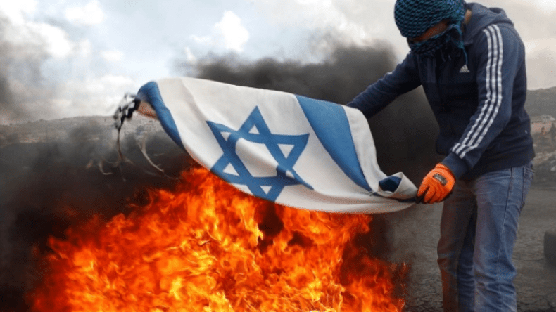 صحيفة عبرية: أغلبية الشباب الأمريكي يريدون زوال إسرائيل