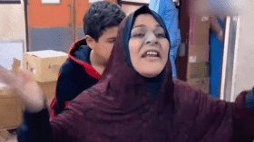 “خنساوات ومن طينة الصحابيات”.. فيديو لفلسطينية صابرة وثائرة يجتاح الشبكات