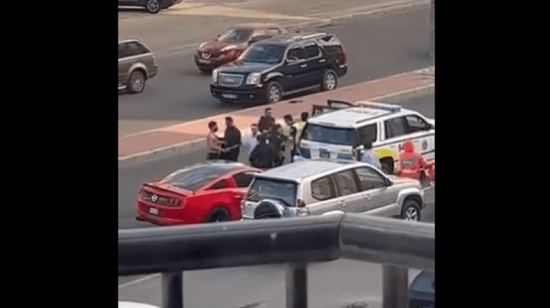 كويتية تضرب رجل أمن في الشارع ووزارة الداخلية تؤكد صحة الفيديو المتداول!