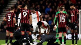بالفيديو.. حالة رعب بعد انهيار لاعب في مباراة بالدوري الإنجليزي